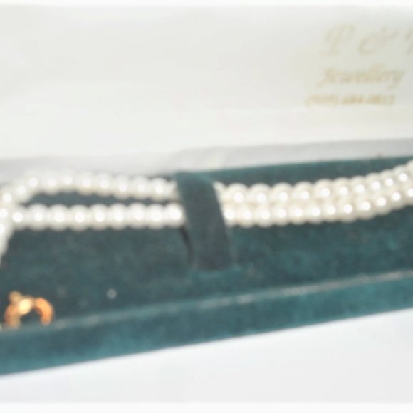 Faux PEARL Necklace P & V Jewelery Vintage Pearl Necklace Vintage Jewelry - Picture 4 of 4